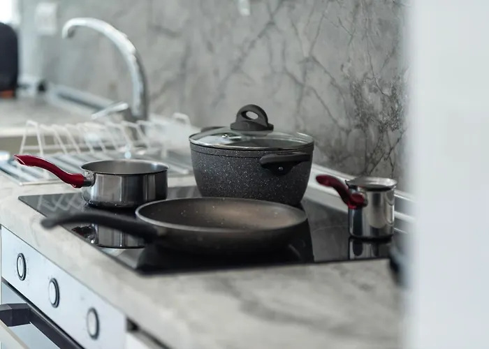 아파트 Demiani House