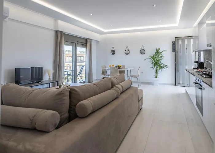 Demiani House Lardos